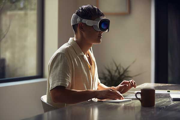 Doté d'une interface en trois dimensions, le Vision Pro offre un espace de visionnage infini