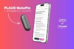 Image du PLAUD NotePin aux côtés d’un smartphone affichant une transcription IA de réunion, avec les mentions “Testé et Approuvé par CD-MENTIEL Magazine”